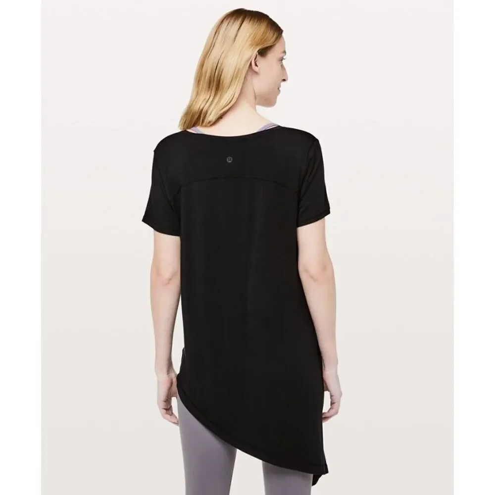 Lululemon To the Point Tee Asymmetric size  8 Black  Athleisure‎ V neck